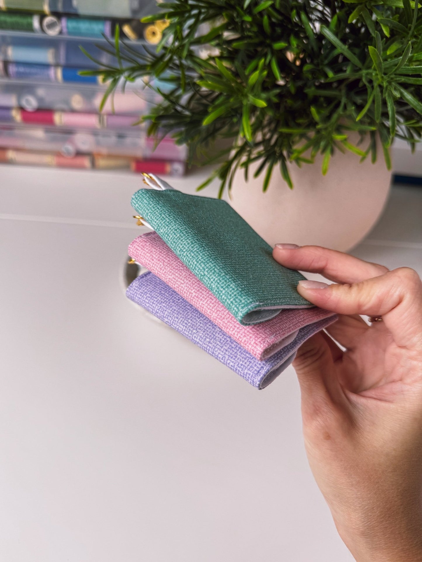 Mini Clip Case Soft Green - Ana Woods
