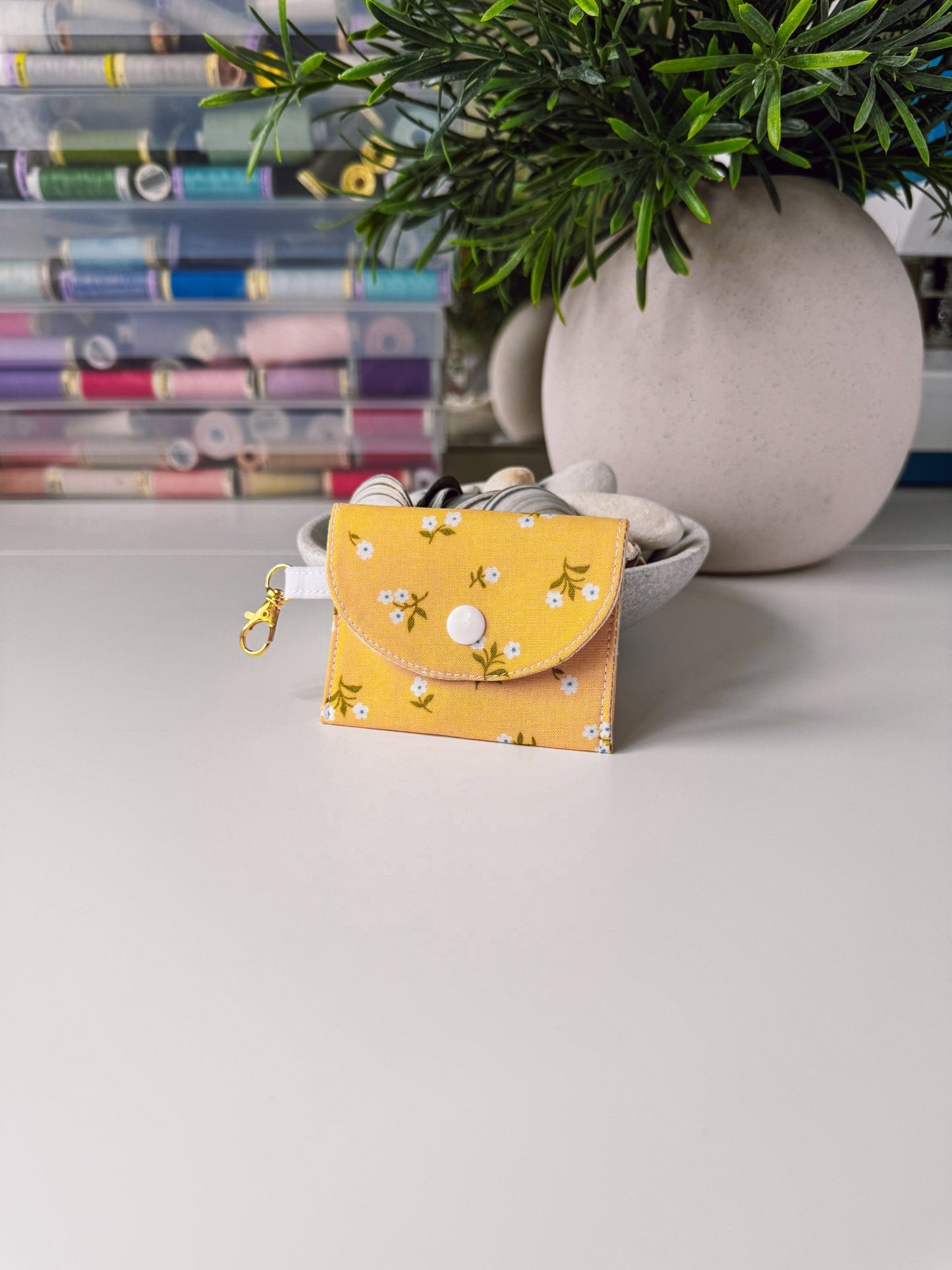 Mini Clip Case White Flowers (Liberty) - Ana Woods