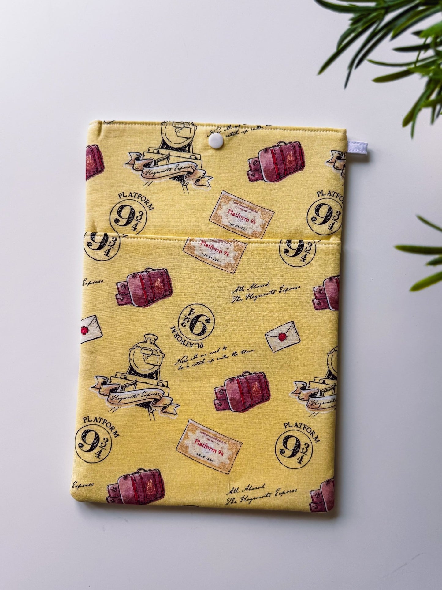 Wizard World Book & Gadget Sleeve - Ana Woods