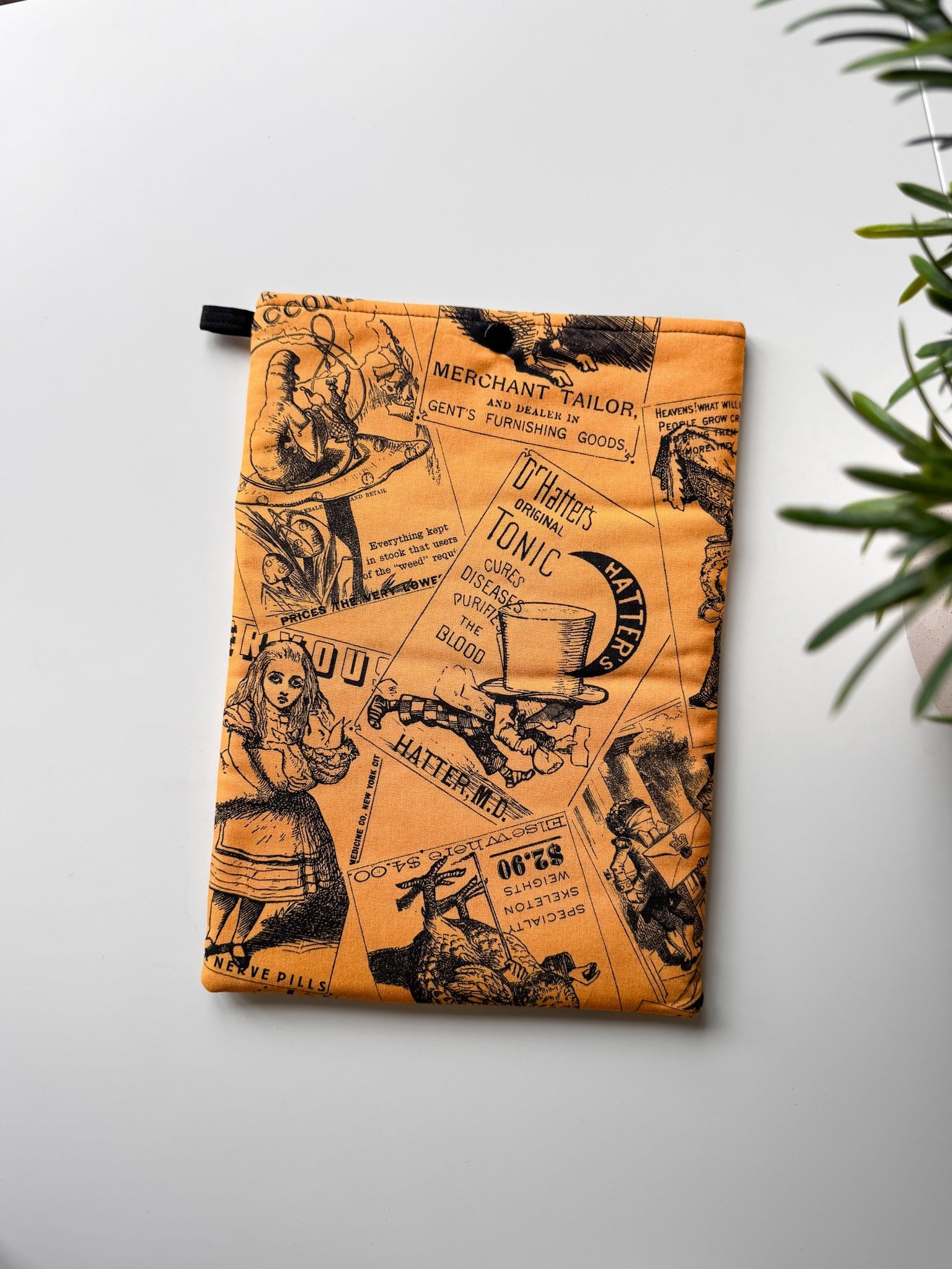 Alice in Wonderland Book & Gadget Sleeve - Ana Woods