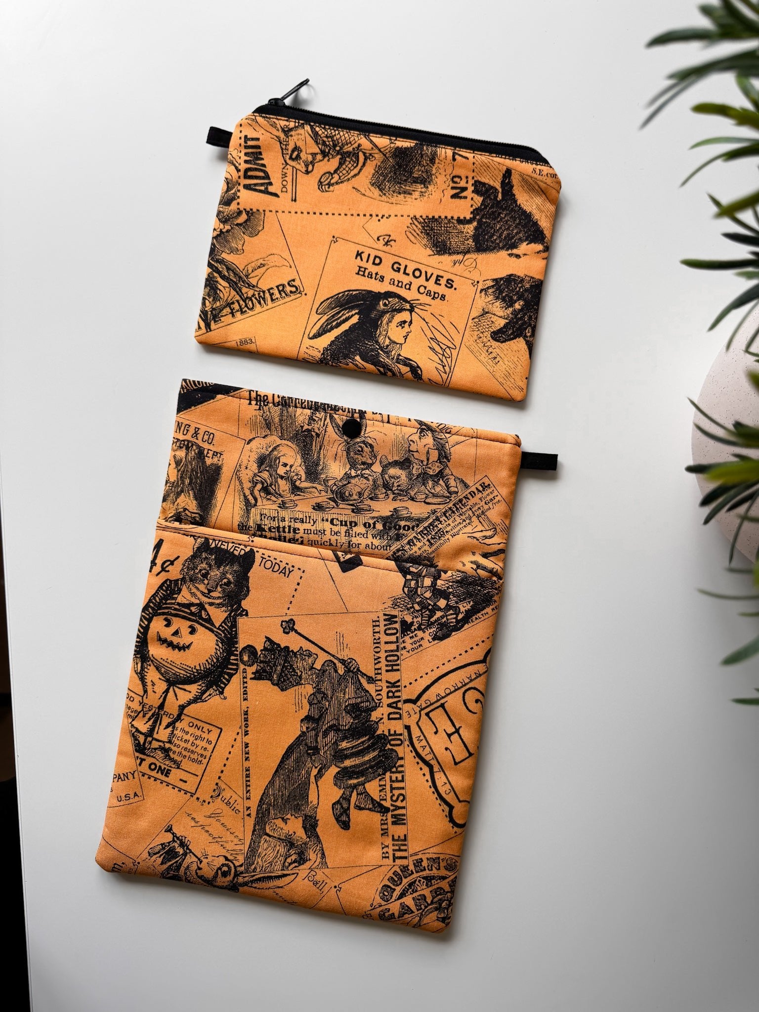 Alice in Wonderland Book & Gadget Sleeve - Ana Woods