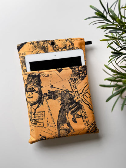 Alice in Wonderland Book & Gadget Sleeve - Ana Woods