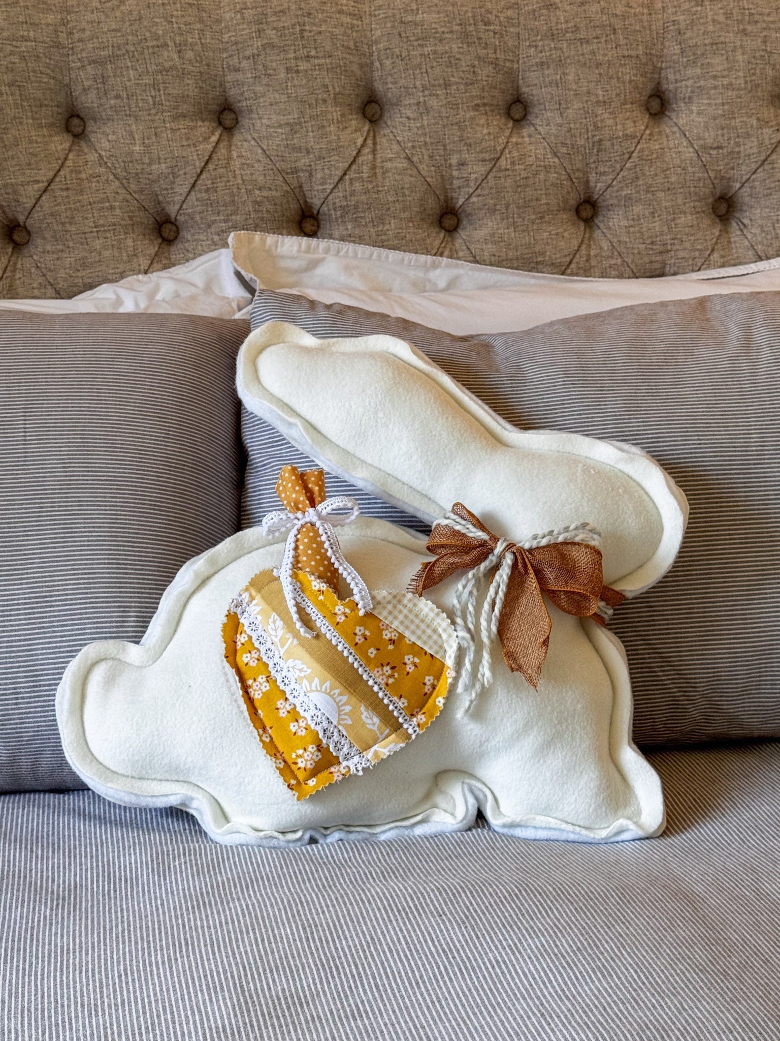 🐰 Daisy – Fleece Bunny Cushion with Carrot - Ana Woods