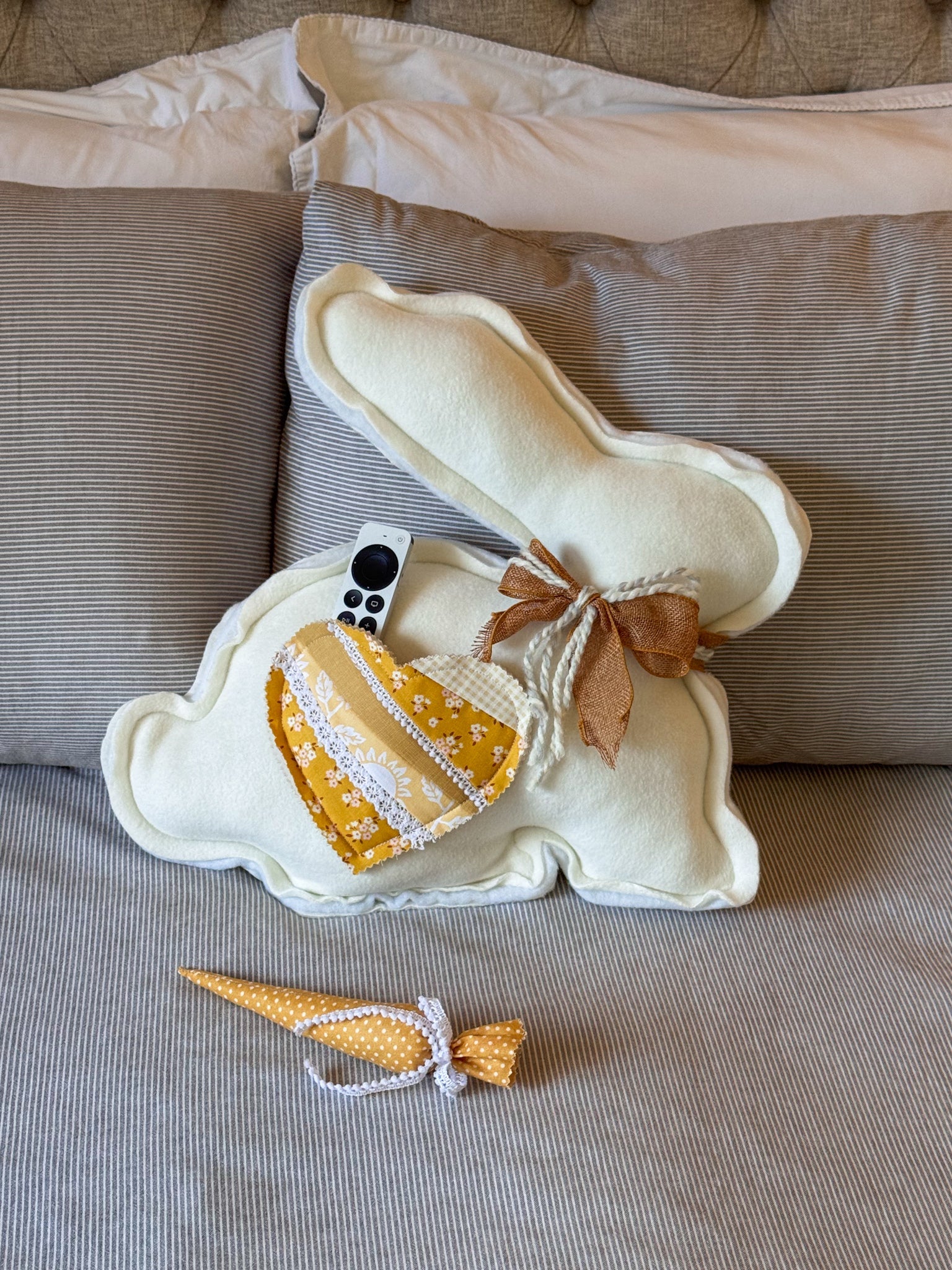 🐰 Daisy – Fleece Bunny Cushion with Carrot - Ana Woods
