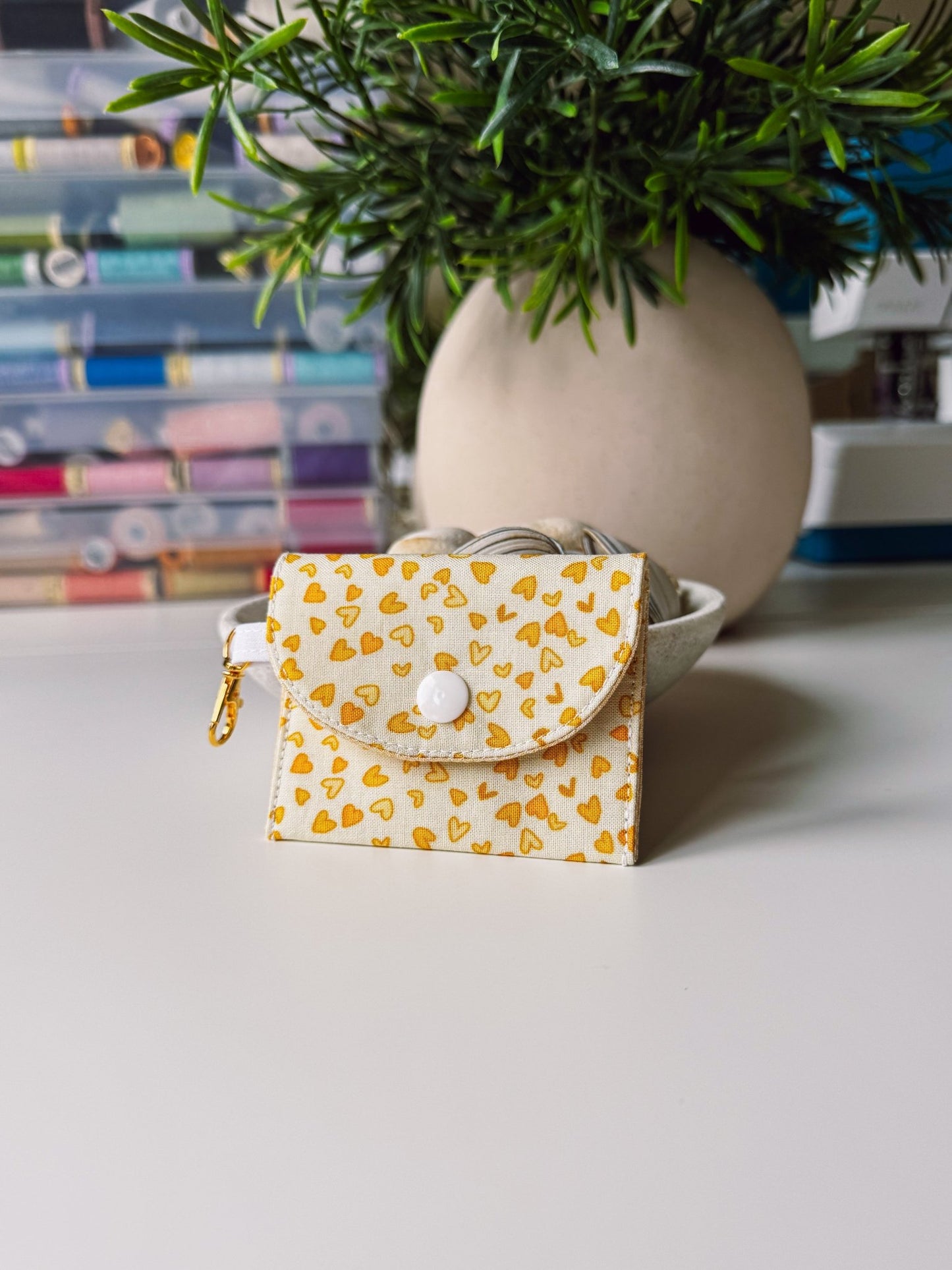 Mini Clip Case Ditsy Hearts - Ana Woods