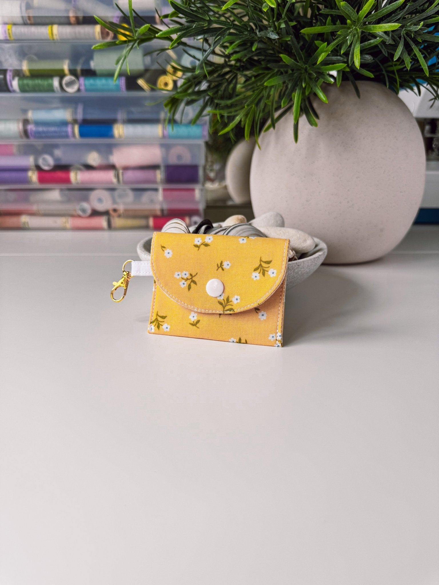 Mini Clip Case White Flowers (Liberty) - Ana Woods